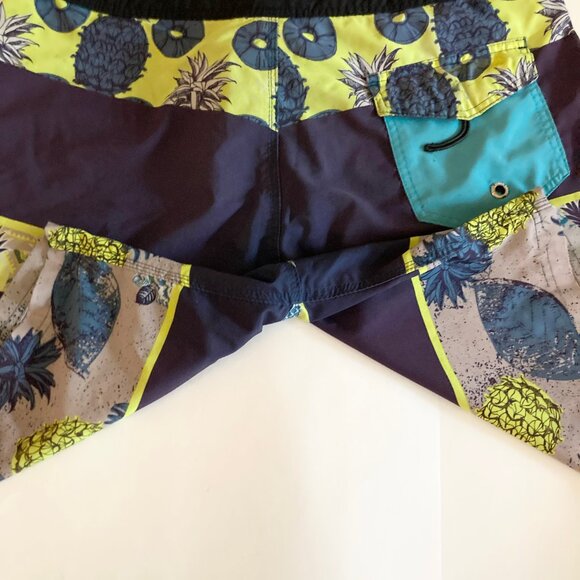 Vintage Ocean Pacific Board Shorts Mens Swim Suit Size M 34 Pineapples Teal Blue - Picture 11 of 16